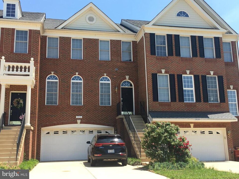 25216 Whippoorwill Terrace in South Riding, VA - Building Photo