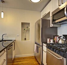 80 Maiden Ln in New York, NY - Building Photo - Building Photo