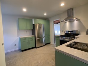 4317 Westlawn Ave, Unit rear in Los Angeles, CA - Foto de edificio - Building Photo