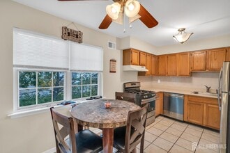31 Hanover Square in Middlesex, NJ - Building Photo - Building Photo