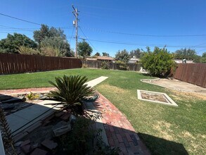 1116 N 11th Ave in Hanford, CA - Building Photo - Building Photo