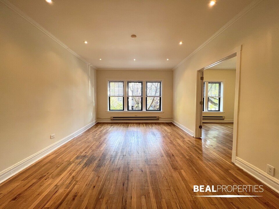 630 W Cornelia Ave in Chicago, IL - Building Photo