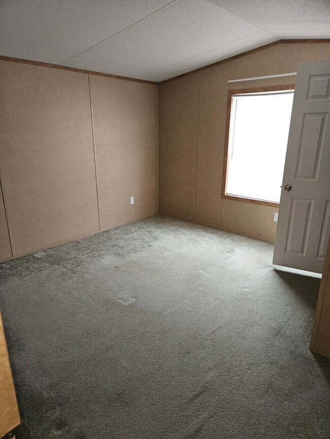 200 S Pike St in Shinnston, WV - Building Photo - Building Photo