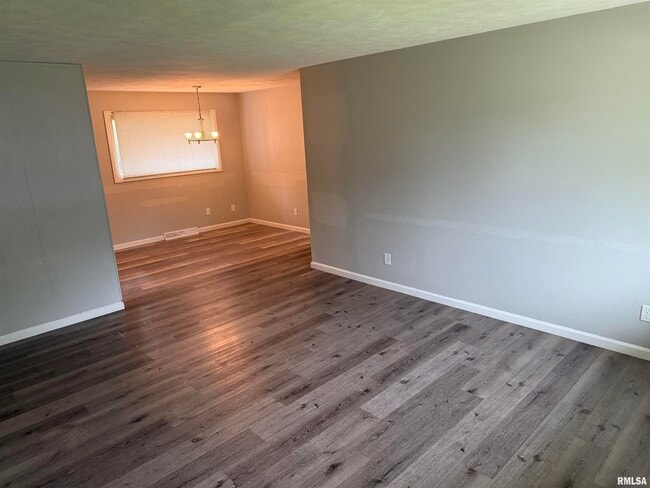 2624 N Renwood Ave in Peoria, IL - Building Photo - Building Photo
