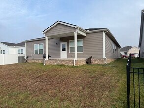3717 Clementine Ln in Columbia, TN - Foto de edificio - Building Photo