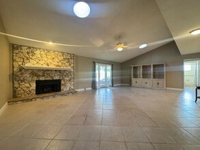 653 Pelican Bay Dr in Daytona Beach, FL - Building Photo - Building Photo