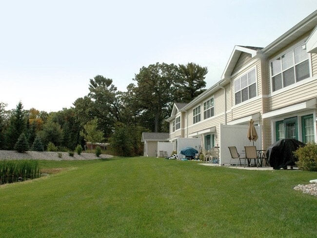 Townhomes of Craftsman Village in Plover, WI - Foto de edificio - Building Photo