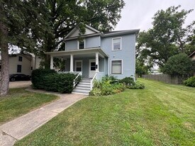 440 Ingalton Ave in West Chicago, IL - Building Photo