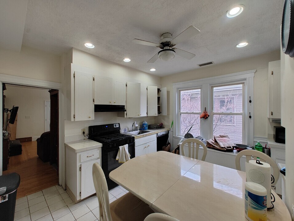 207 Boston Ave in Medford, MA - Building Photo