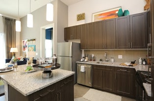 Infinity on the Point in Dallas, TX - Building Photo