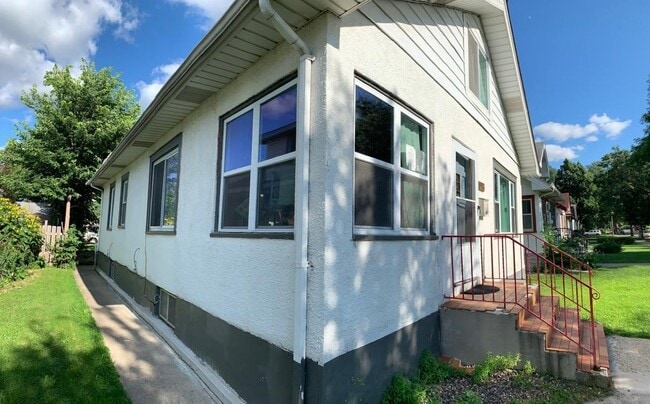 3233 20th Ave S in Minneapolis, MN - Building Photo - Building Photo