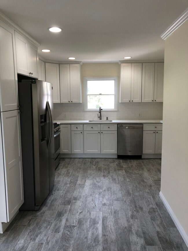 83 Lexington Ave, Unit upper in Westbury, NY - Building Photo - Building Photo