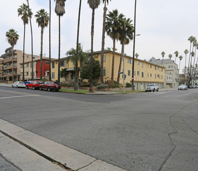 470 S Mariposa Ave in Los Angeles, CA - Building Photo