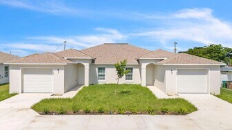 4622-4622 SW 8th Ct in Cape Coral, FL - Building Photo