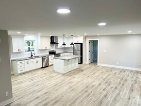 5950 Lake Wylie Rd in Clover, SC - Building Photo