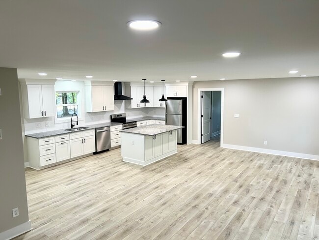 property at 5950 Lake Wylie Rd
