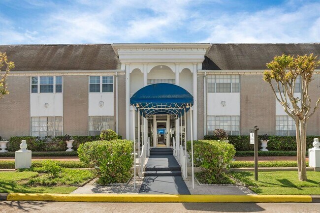 2701 Bellefontaine in Houston, TX - Building Photo - Building Photo