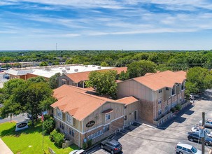 Cheshire Gardens in Austin, TX - Building Photo - Building Photo