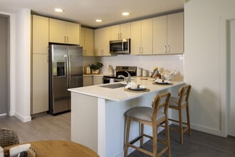 Reva in Ft. Myers, FL - Foto de edificio - Building Photo