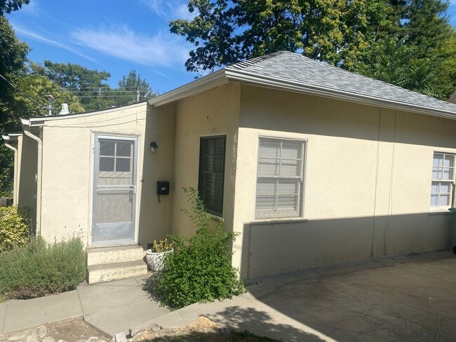 418 11th St in Paso Robles, CA - Building Photo - Building Photo
