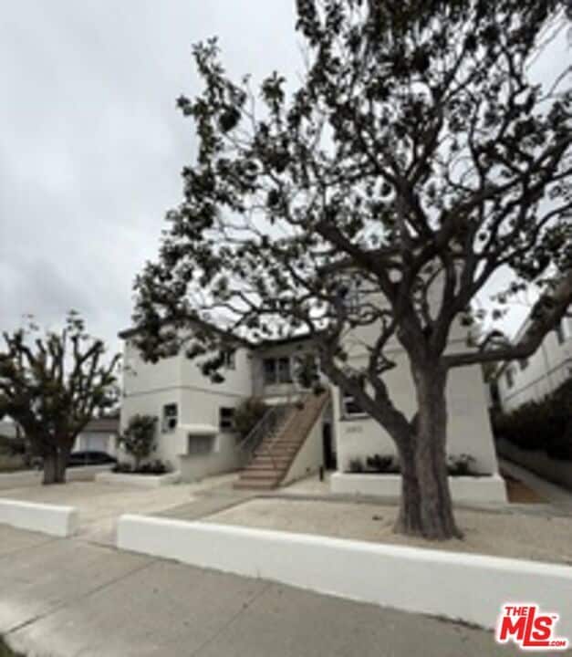 2302 S Carmelina Ave in Los Angeles, CA - Building Photo - Building Photo