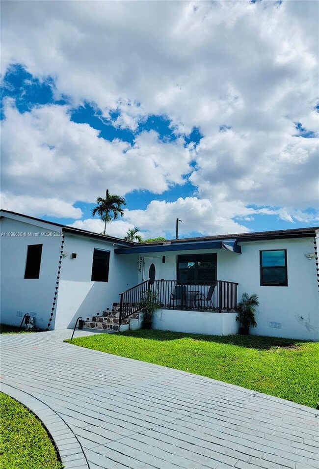 8210 SW 29th St in Miami, FL - Building Photo - Building Photo