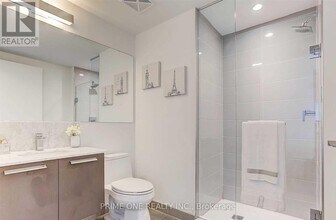 28 Wellesley St E in Toronto, ON - Building Photo - Building Photo