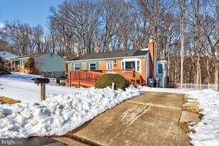 4854 Langer Ln in Woodbridge, VA - Building Photo