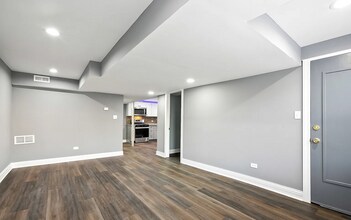 7946 S Peoria St-Unit -Apt B in Chicago, IL - Building Photo - Building Photo