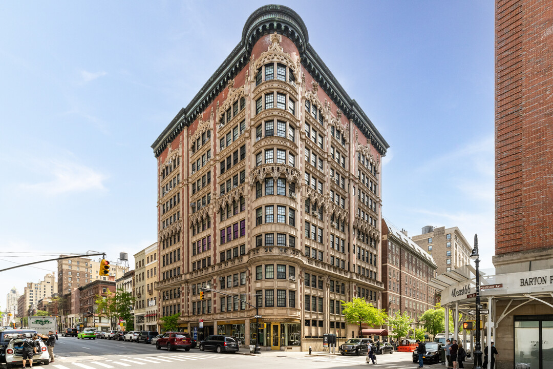 47 E 66th St in New York, NY - Building Photo