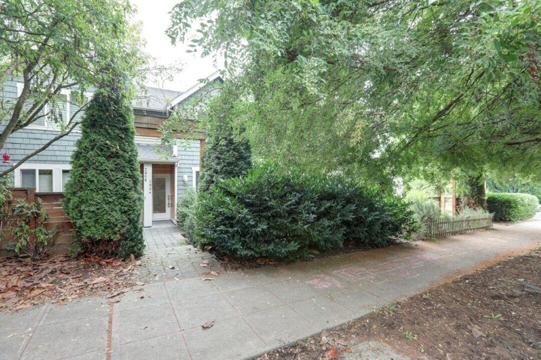 3904 Whitman Ave N in Seattle, WA - Building Photo