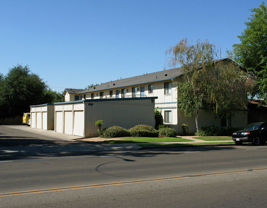 4303 N Emerson Ave in Fresno, CA - Building Photo