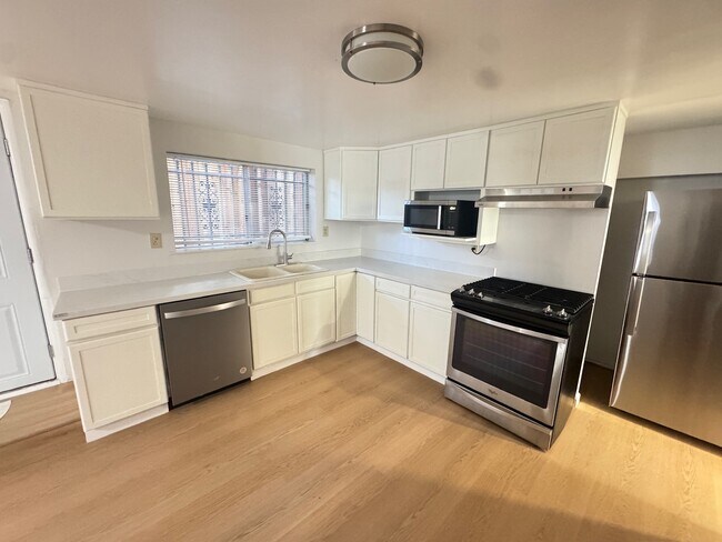 1051 63rd St, Unit B in Oakland, CA - Building Photo - Building Photo