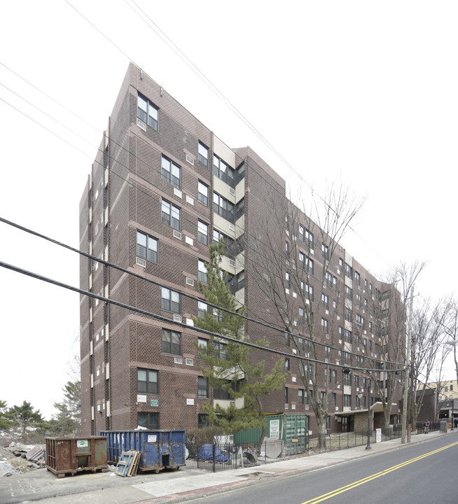 Madison House in White Plains, NY - Building Photo