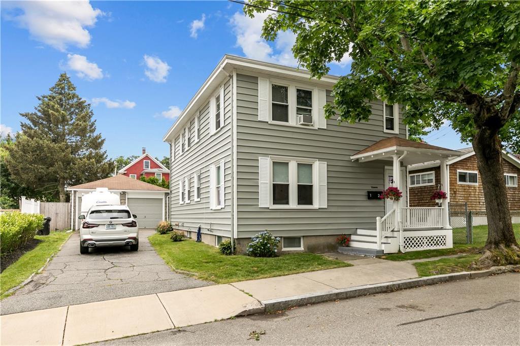 11 Whitwell Pl in Newport, RI - Building Photo