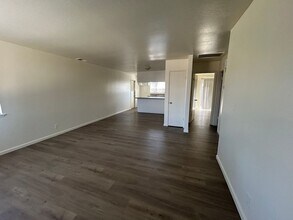 1110 W Chestnut St in Exeter, CA - Building Photo - Building Photo