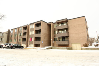 Americana Apartments in East Lansing, MI - Building Photo - Building Photo