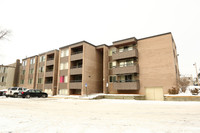 Americana Apartments in East Lansing, MI - Foto de edificio - Building Photo