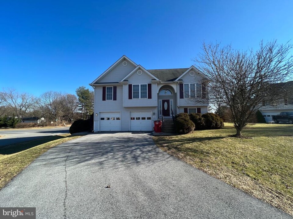 12 Hare Ct in Ranson, WV - Building Photo