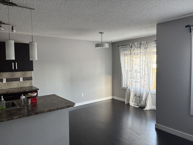 153-151 51 Street Southwest in Edmonton, AB - Building Photo - Building Photo