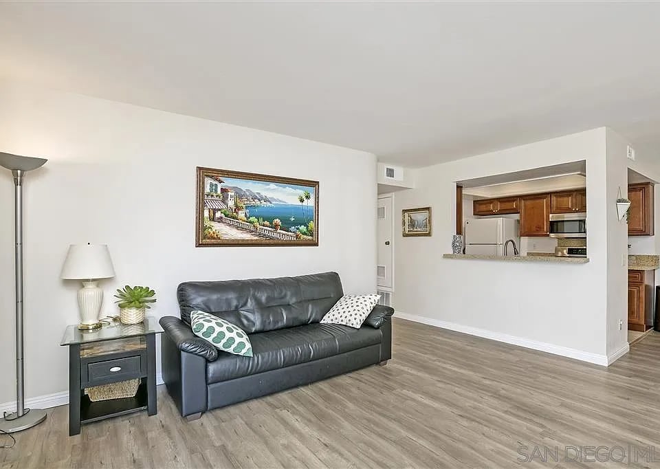 9336 Twin Trails Dr, Unit 101 in San Diego, CA - Building Photo