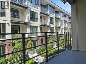5355 Lane St in Burnaby, BC - Building Photo - Building Photo