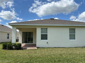 2224 Pigeon Plum Way in North Fort Myers, FL - Building Photo - Building Photo