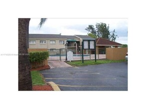 7423 SW 152nd Ave in Miami, FL - Building Photo - Building Photo