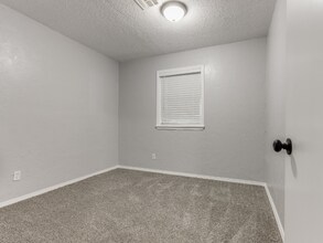 2104 Linwood Pl in Kingfisher, OK - Building Photo - Building Photo
