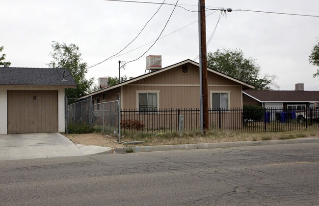 18405 Jonathan St in Adelanto, CA - Building Photo - Building Photo