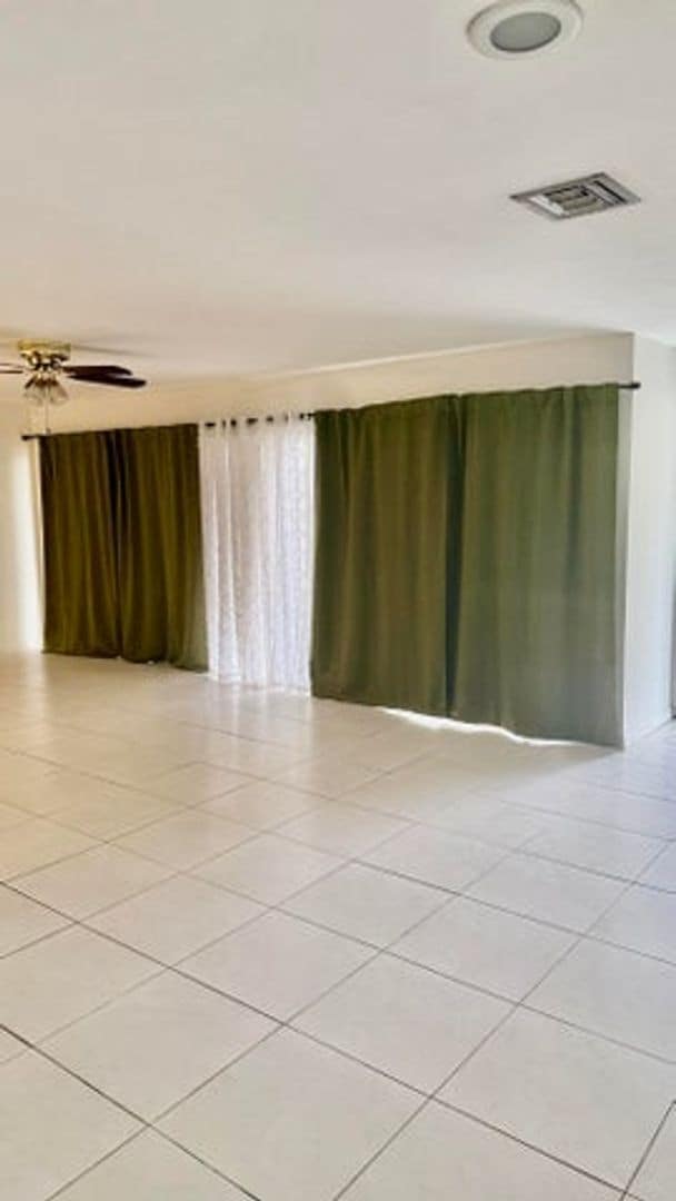 931 Hibiscus Dr in Royal Palm Beach, FL - Building Photo - Building Photo