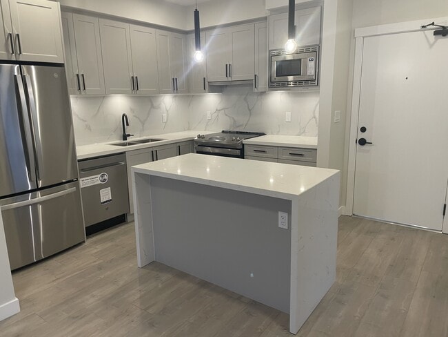 12109-12223 223 St in Maple Ridge, BC - Building Photo - Building Photo