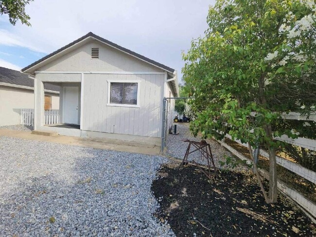 19819 Reeds Creek Rd in Red Bluff, CA - Building Photo - Building Photo