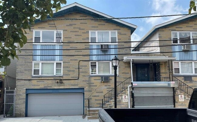 property at 555-559-559 35th St